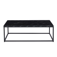 Tavolino basso EWING effetto marmo nero, ideale per un soggiorno unico.