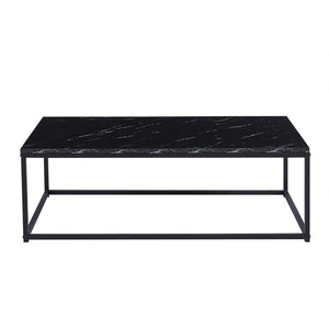 Tavolino basso EWING effetto marmo nero, ideale per un soggiorno unico.