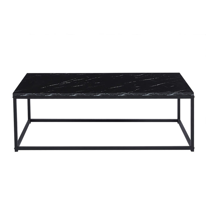 Tavolino basso EWING effetto marmo nero, ideale per un soggiorno unico.