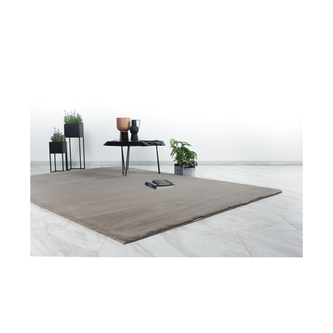 Tappeto 110x60cm, design E005N colore taupe - Comfort ed eleganza per il tuo interno.