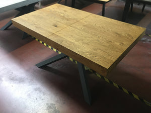 Tavolo  big table impiallacciato legno rovere nodato  l.160 p.90 h.78 (aperto260cm)
