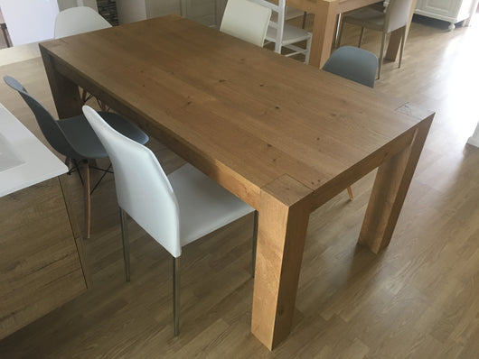 Tavolo allungabile in legno di rovere nodato misura l.160 p.90 h.77