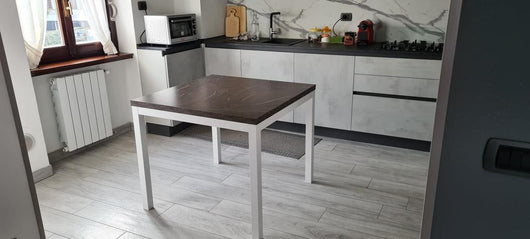 Tavolo a libro 90x90  piano nobilitato finitura marmo (aperto 180x90h.75)