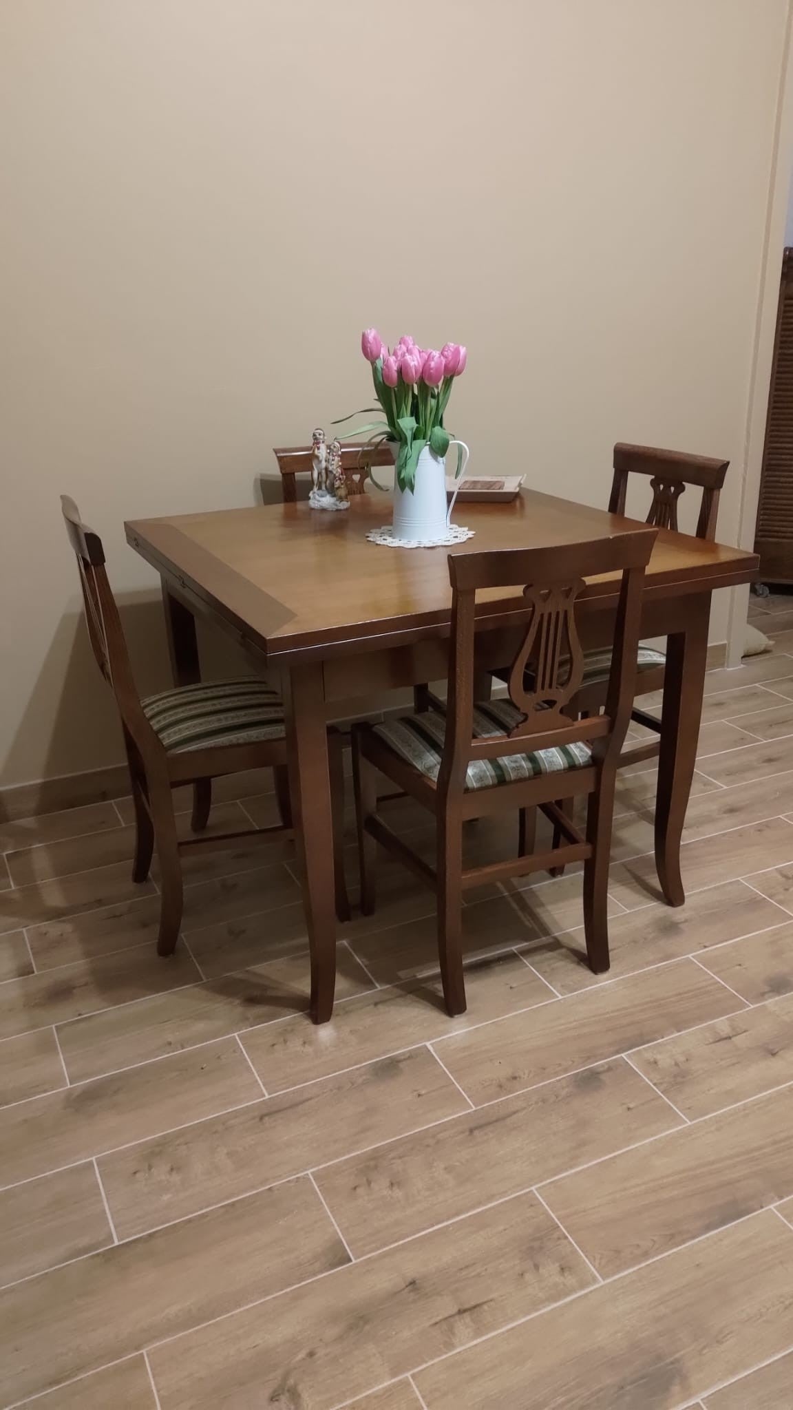 Tavolo noce gamba sciabola 90x90 allungabile a libro (14) - Mobili 2G