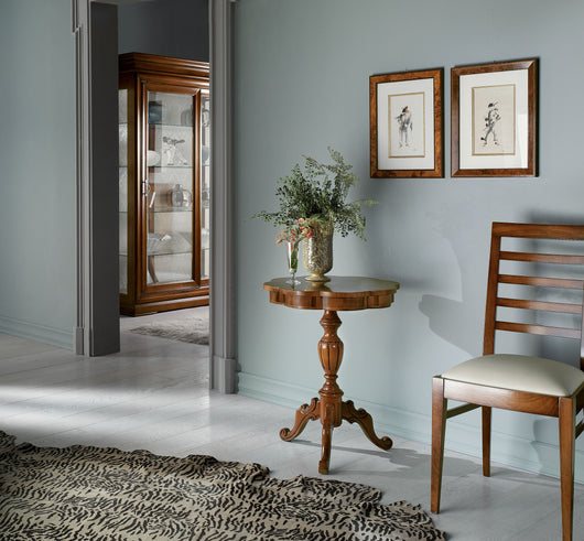 Tavolino rotondo sagomato in legno intarsiato misura   diametro 56 h.71