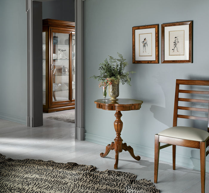 Tavolino rotondo sagomato in legno intarsiato misura   diametro 56 h.71