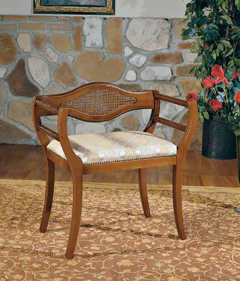 Poltrona imbottita in legno massello intagliata con fregi - Mobili 2G