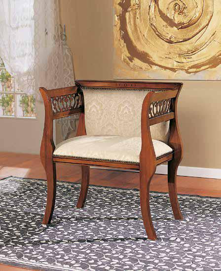 Poltrona imbottita in legno massello intagliata con fregi - Mobili 2G