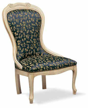 Poltrona imbottita shabby in legno massello intagliata con fregi