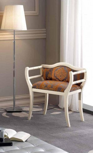 Poltrona imbottita in legno massello intagliata con fregi - Mobili 2G