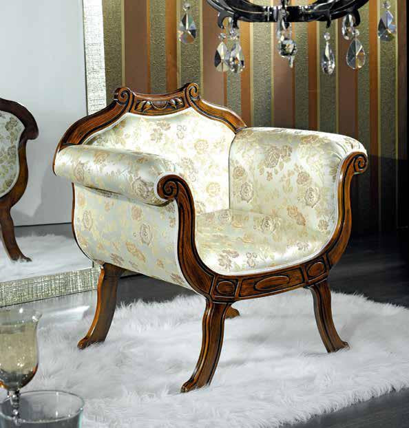 Poltrona imbottita in legno massello intagliata con fregi - Mobili 2G