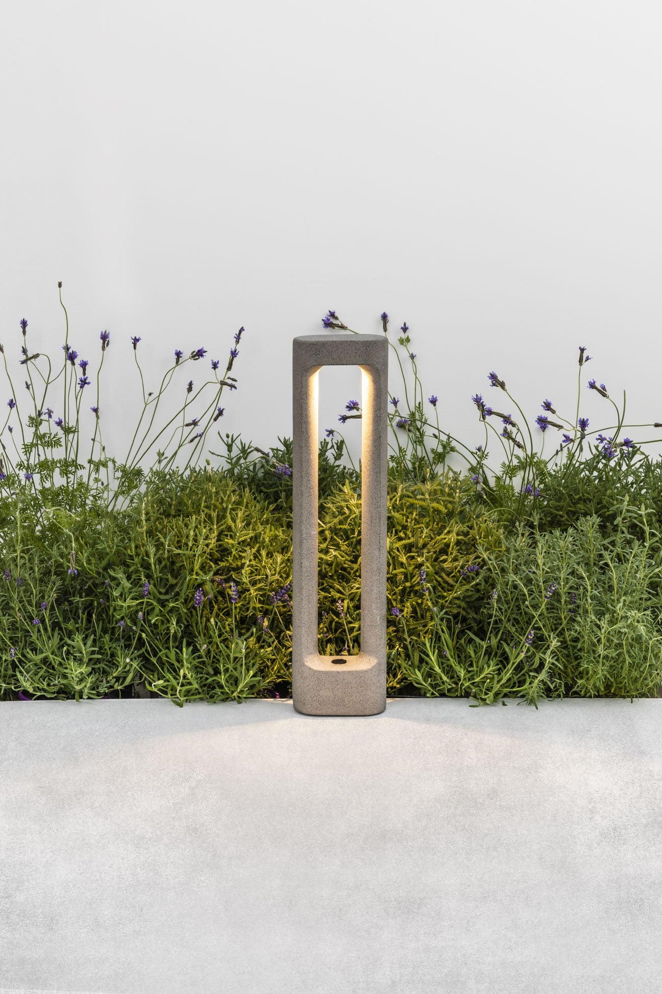 TOTEM 611 3000k, Paletto in Cemento per Esterni, Faro Barcelona