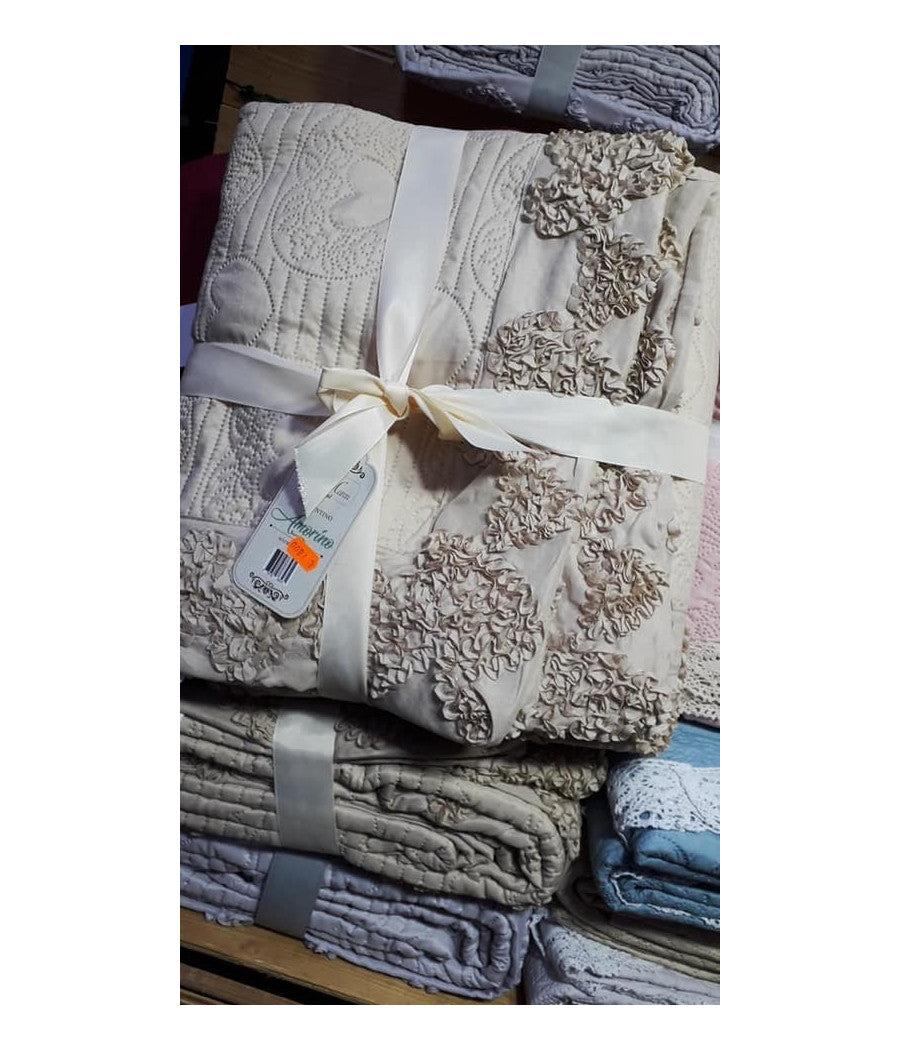 Trapunta Matrimoniale Alta Qualità  Con Ricamo Al Bordo Colore Fantasia Casuale         