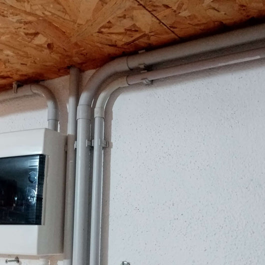 Tubo rigido 25mm x 2 metri per impianti elettrici a parete colore grigio