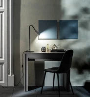 E-STYLO Lampada da tavolo minimalista con braccio sottile e testa orientabile in metallo, perfetta per spazi di lavoro moderni, 17cm X 17cm H. 56cm