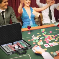 Set da Poker per 10 Giocatori con 400 Fiches, 2 Mazzi di Carte, 5 Dadi, Tappetino e Valigetta Grigia