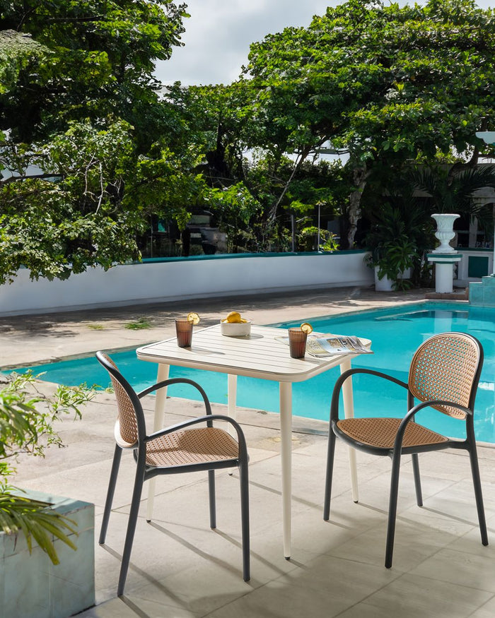 Set di 2 sedie da pranzo in plastica nero per giardino e cucina all'aperto dal design retrò