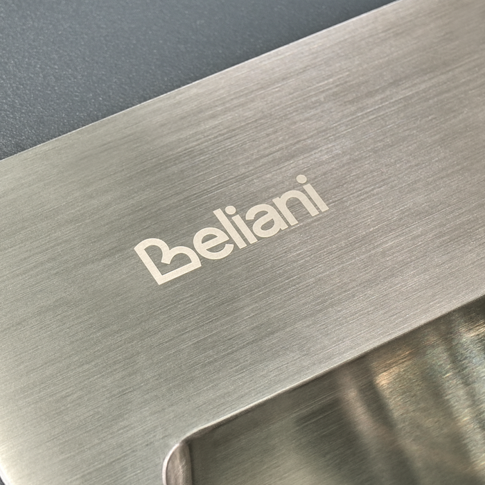 Mobile da giardino in legno di acacia a 2 ante e 2 ripiani 80 x 50 x 83 cm Piano in acciaio con lavello e rubinetto Marrone e argento