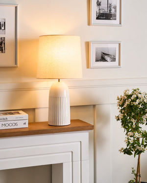 Lampada da tavolo con base in ceramica bianca e paralume in lino Lampada da comodino per il salotto del corridoio