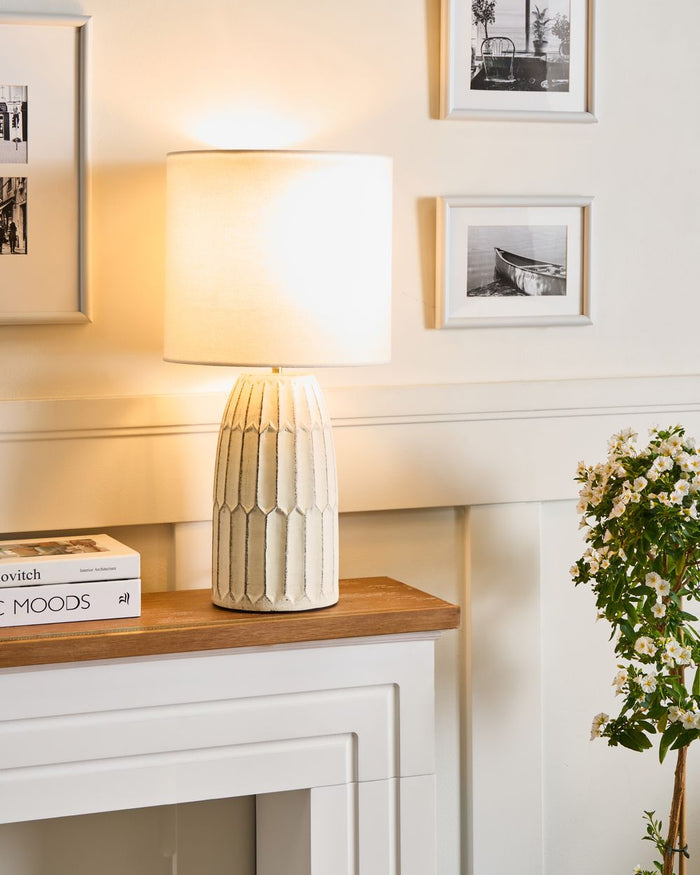 Lampada da tavolo con base in ceramica bianca e paralume in lino Lampada da comodino per il salotto del corridoio