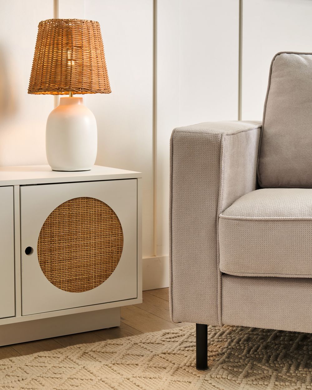 Lampada da tavolo con base in ceramica bianca e paralume in rattan Lampada da comodino per il salotto del corridoio