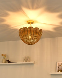 Lampada a sospensione in rattan naturale con bordo a smerlo e montaggio ad incasso in stile vintage