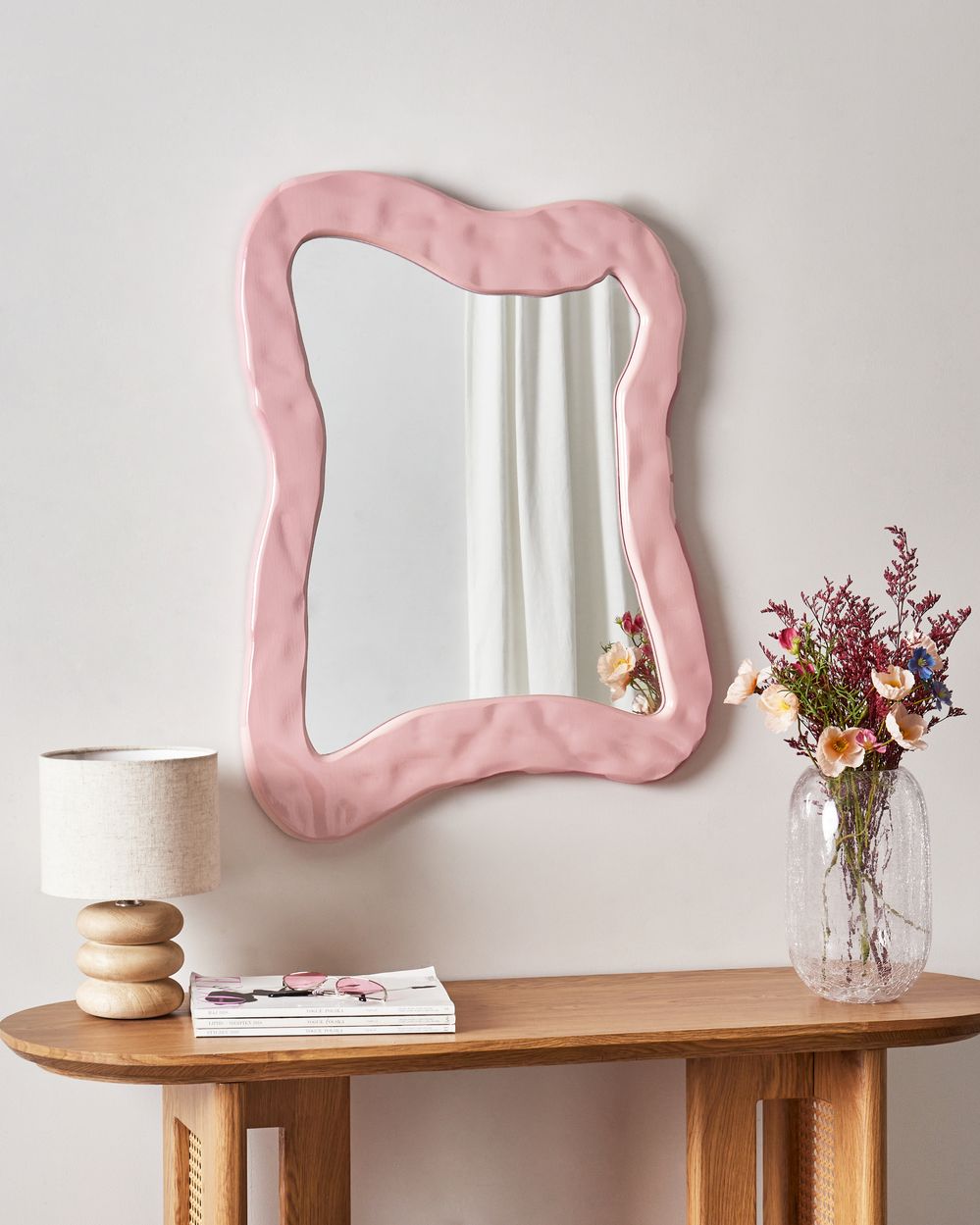 Specchio da parete rosa MDF 80 x 60 cm Decorativo da appendere in stile retrò Asimmetrico