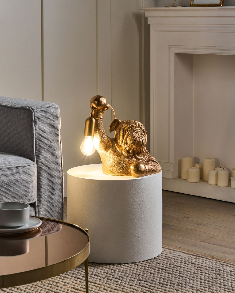 Lampada da tavolo in poliresina dorata a tema animale Luce da comodino Lampada da lettura a forma di cane Soggiorno Camera da letto Stile Glam