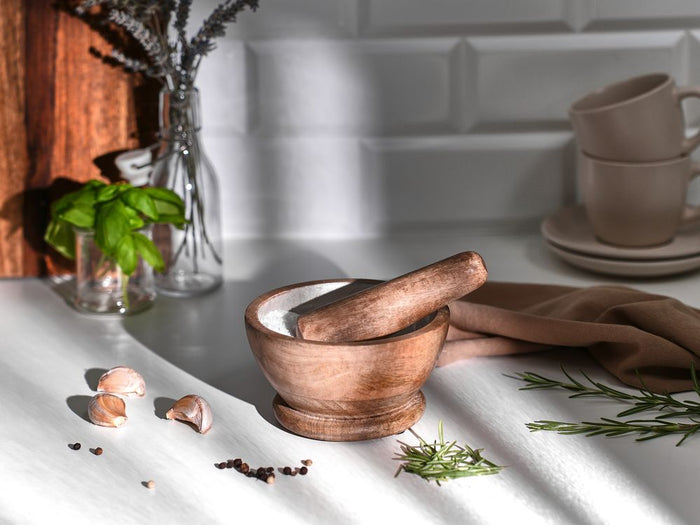 Set di mortaio e pestello in legno di mango fatto a mano marrone e bianco soggiorno cucina