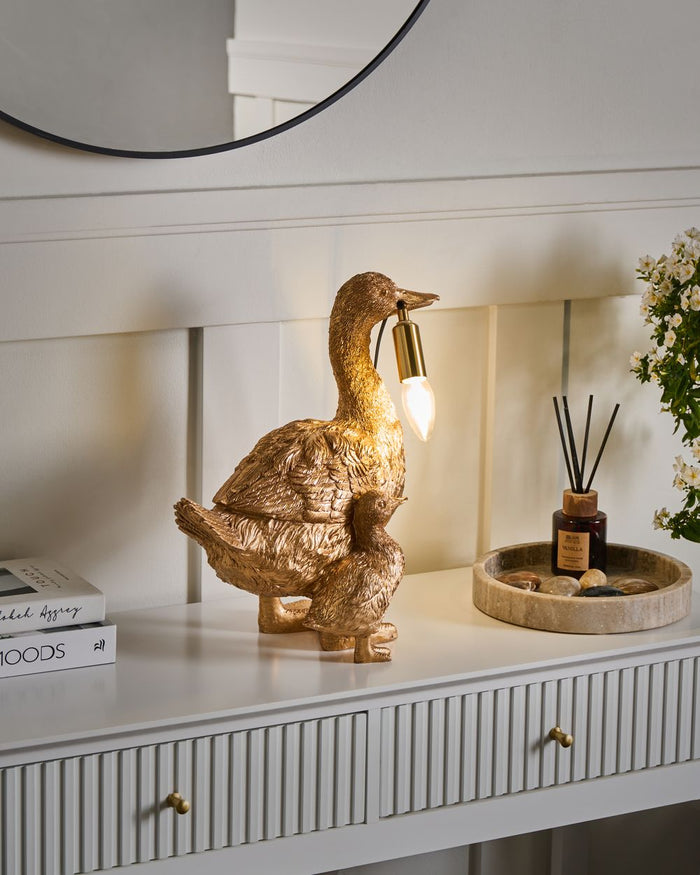 Lampada da tavolo in poliresina dorata a tema animale Luce da comodino Lampada da lettura a forma di anatra Soggiorno Camera da letto Stile Glam