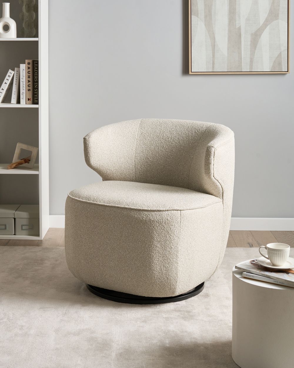 Poltrona Curva Industriale in Bouclé con Base Nera Girevole a 360° Beige chiaro