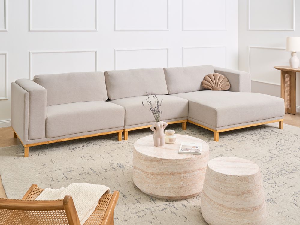 Divano angolare in velluto a coste a 5 posti con braccioli e gambe in legno beige chiaro in stile moderno