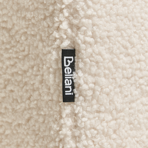 Poltrona imbottita accogliente con seduta spessa e morbida in bouclé beige chiaro stile moderno