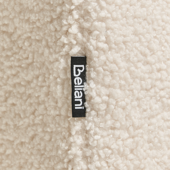 Poltrona imbottita accogliente con seduta spessa e morbida in bouclé beige chiaro stile moderno