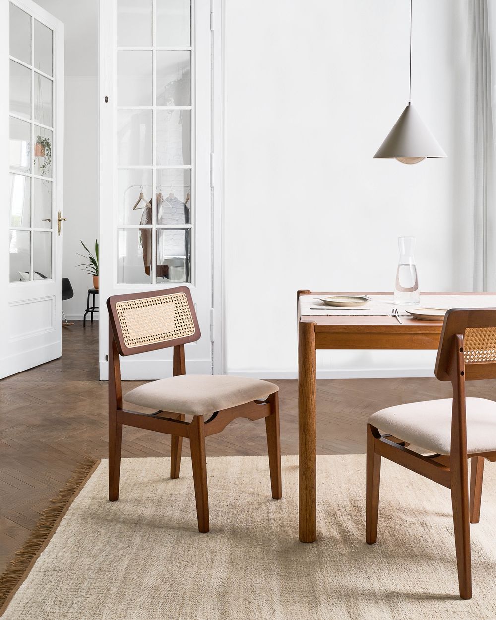 Set di 2 sedie da pranzo marrone sedute imbottite nere sedute imbottite in poliestere struttura in legno laccata