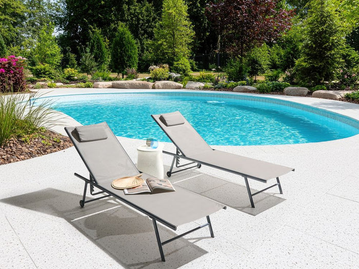 Set di 2 lettini da giardino con telaio in acciaio verniciato a polvere schienale regolabile cuscino poggiatesta telaio grigio chiaro