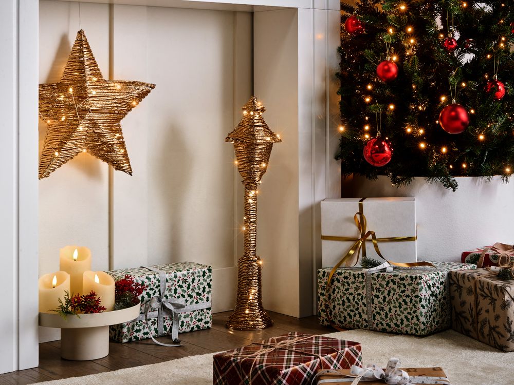 Decorazione Natalizia LED Lampione in Ferro e Corda di Carta Oro 62 cm con 40 Lampadine