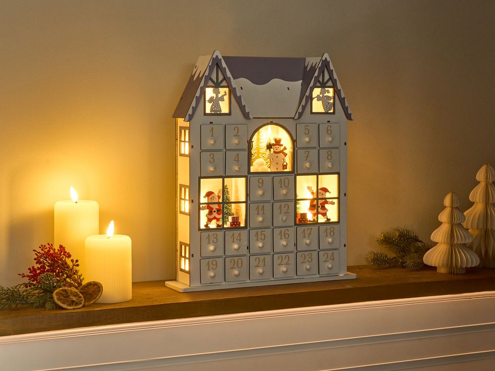 Accogliente decorazione natalizia a LED con figurine a forma di casetta in legno Calendario dell'Avvento bianco