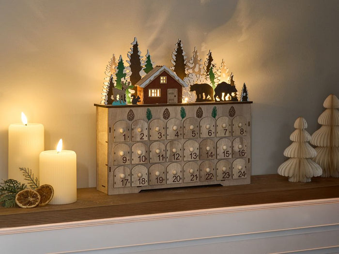 Decorazione natalizia in legno marrone chiaro illuminata con luci LED Calendario dell'Avvento a batteria Scenario natalizio