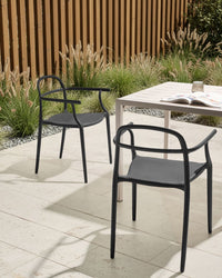 Set di 2 sedie da giardino leggere e resistenti alle intemperie colore nero pastello stile moderno