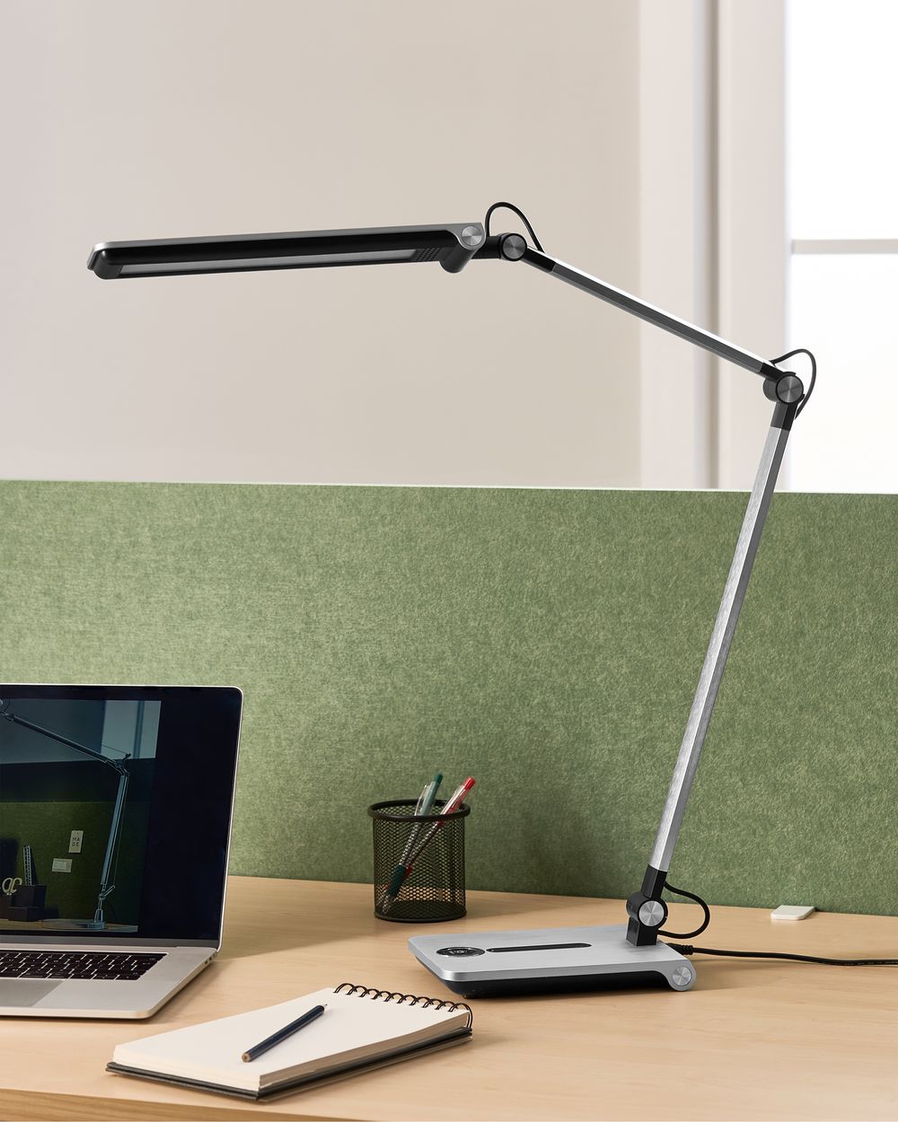 Lampada da tavolo LED per ufficio domestico con braccio regolabile e orientabile dimmer a 5 livelli e timer argento