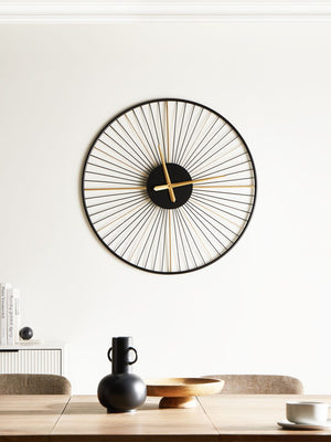 Orologio da parete in metallo nero da appendere in stile Indistrial Scandi