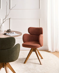 Sedia da pranzo girevole con schienale curvo in boucle arancione stile scandinavo