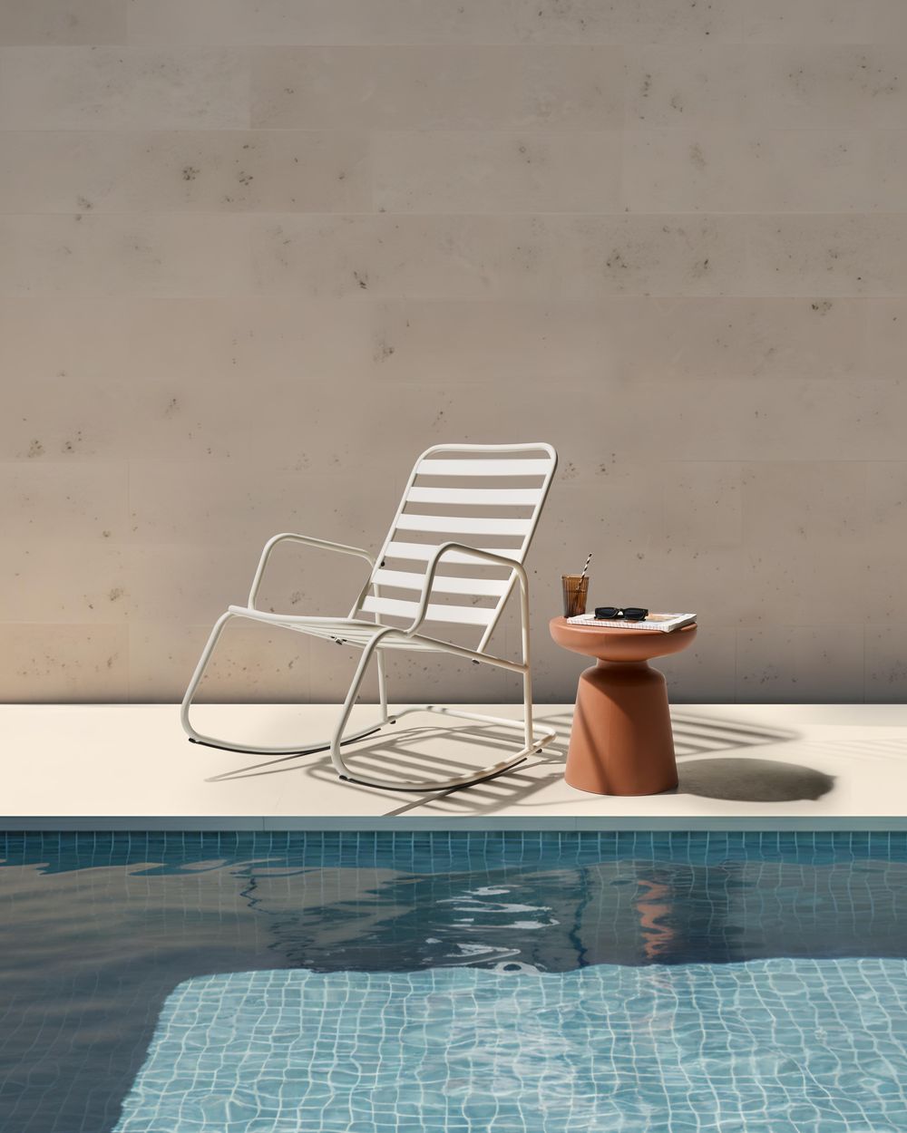 Sedia a dondolo da giardino bianca alluminio a doghe Design moderno per esterni