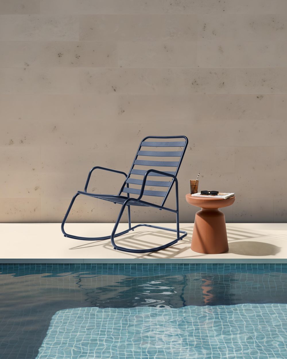 Sedia a dondolo da giardino nero alluminio a doghe Design moderno per esterni