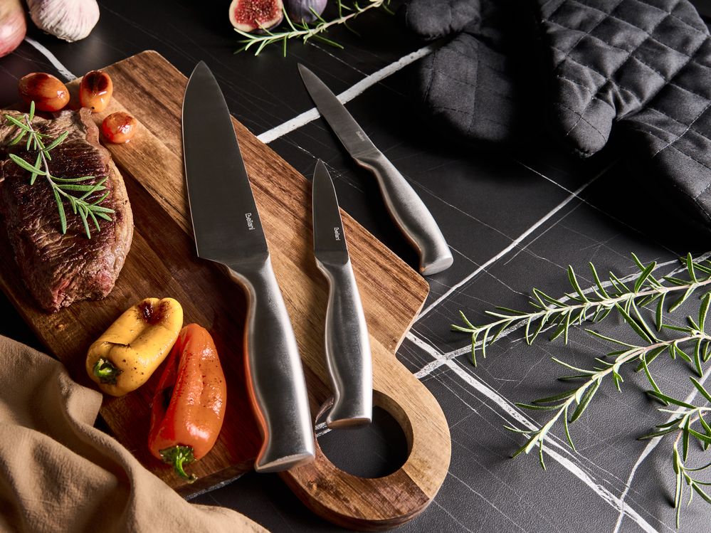 Set moderno di 3 coltelli con ceppo affilati a mano in acciaio inossidabile con durezza 54 HRC color argento