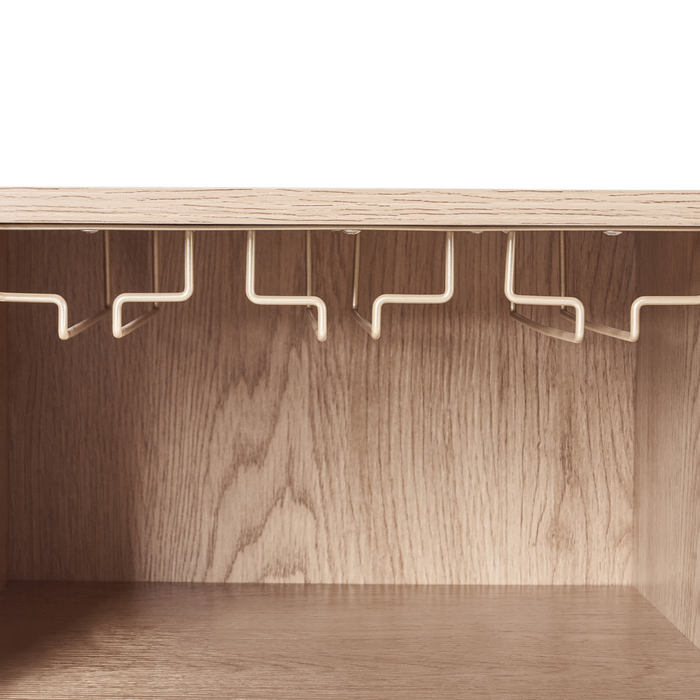 Mobile portabottiglie marrone chiaro in truciolato frontale in rattan gambe in legno credenza con portabottiglie stile boho soggiorno contenitore