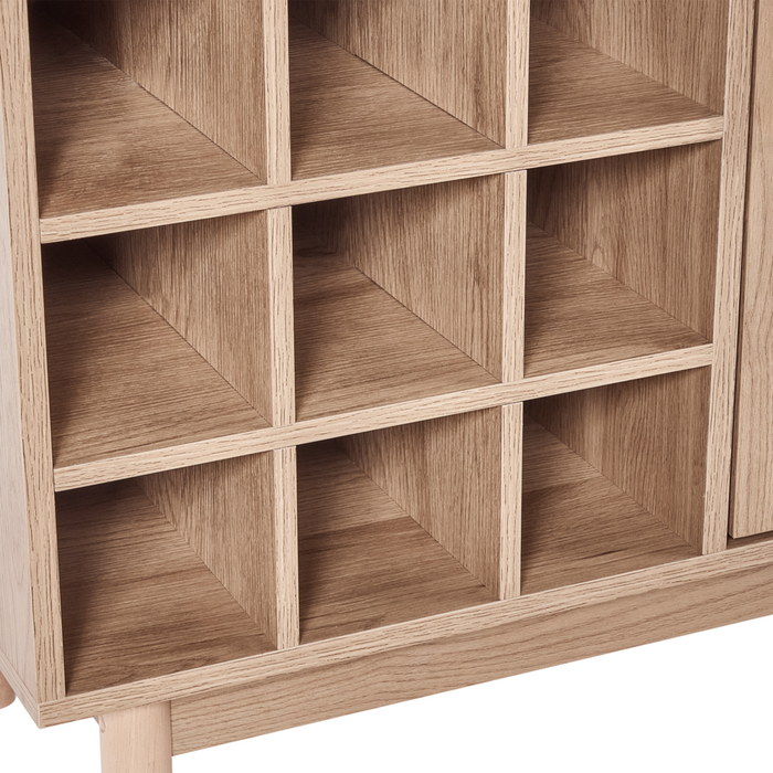 Mobile portabottiglie marrone chiaro in truciolato frontale in rattan gambe in legno credenza con portabottiglie stile boho soggiorno contenitore