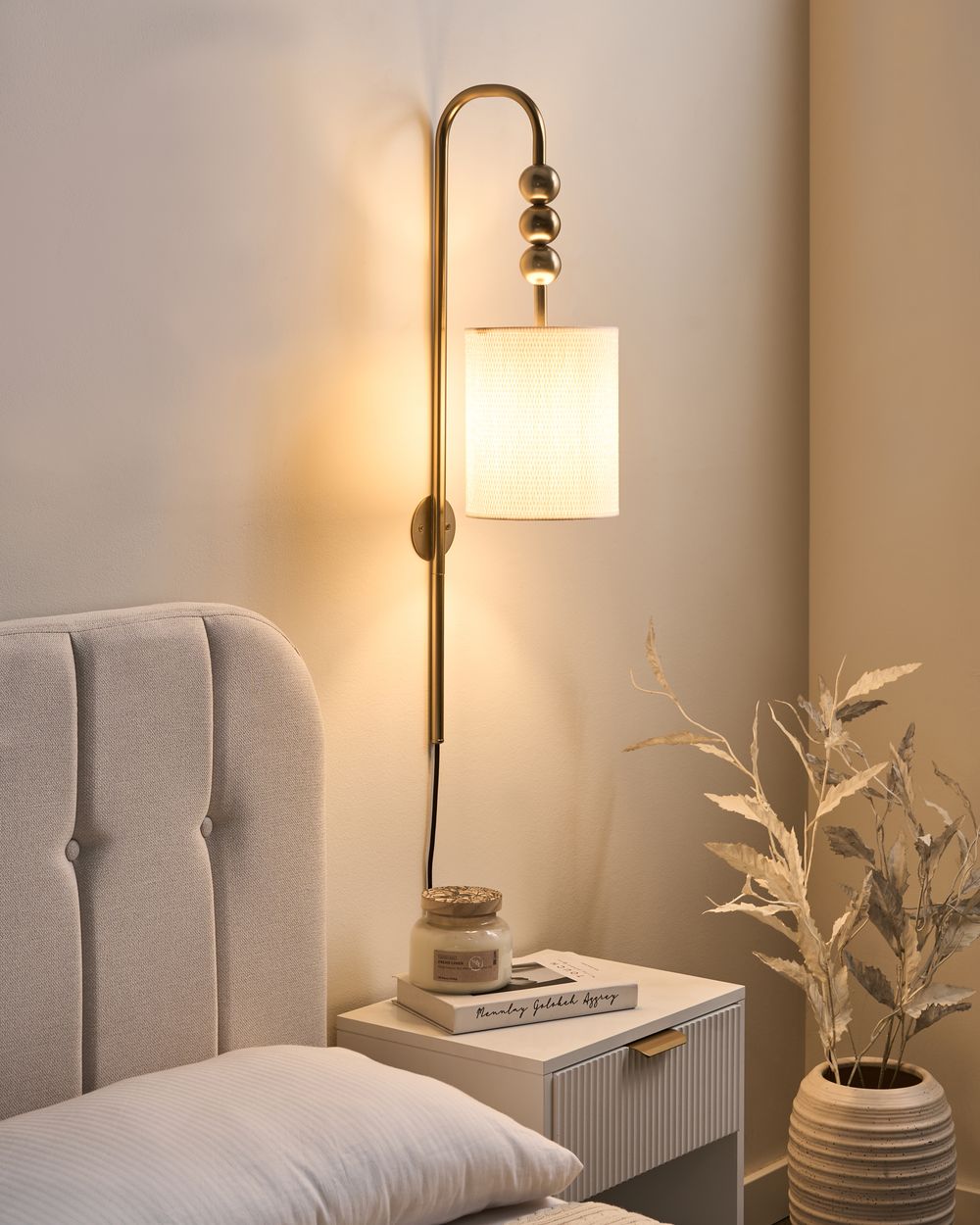 Lampada da parete in ottone e ferro con paralume a tamburo in tessuto Stile moderno di metà secolo