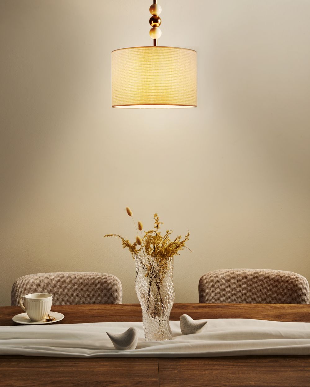 Lampada a sospensione Ottone e beige Ferro Paralume a tamburo in tessuto Stile moderno di metà secolo